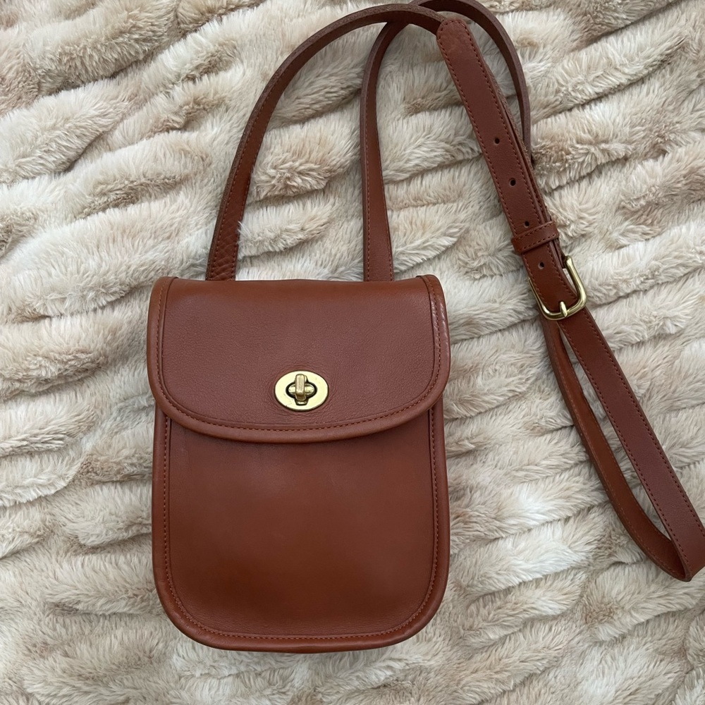 Vintage Coach side pack in British Tan